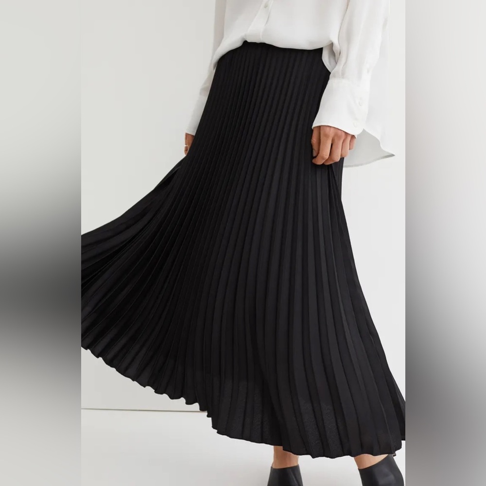 Sag Harbor Small Pleated Tea Length Skirt Black Vintage 10P Midi - Picture 1 of 6
